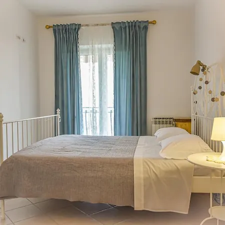 Piccolo Apt1 With Sea View And Private Parking